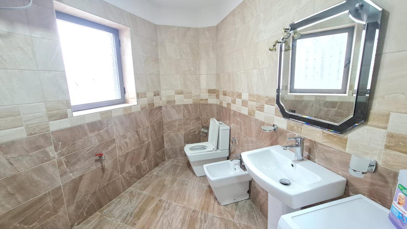 Calmly, Spacious Apartment Next To Usa Embassy ติรานา ภายนอก รูปภาพ